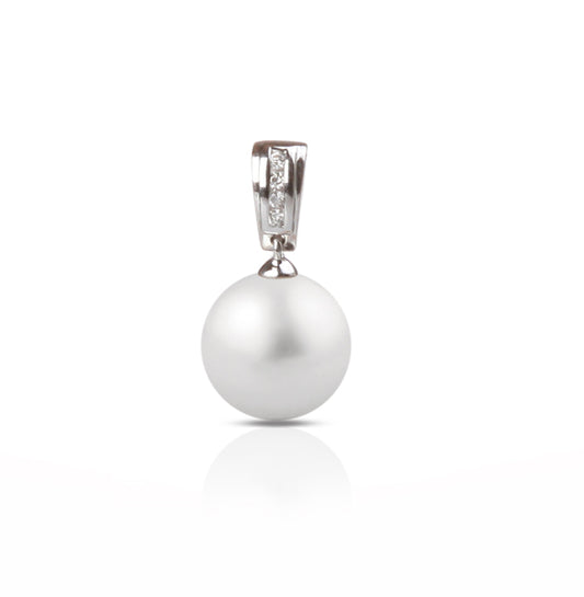 18ct Round Pearl Pendant with Diamonds, 11.5–12mm — P1213
