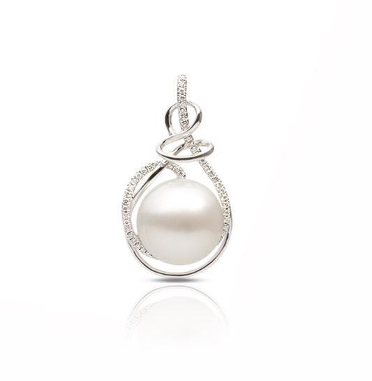 18ct Button Pearl Pendant with Diamonds, 13.5–14mm — P1301