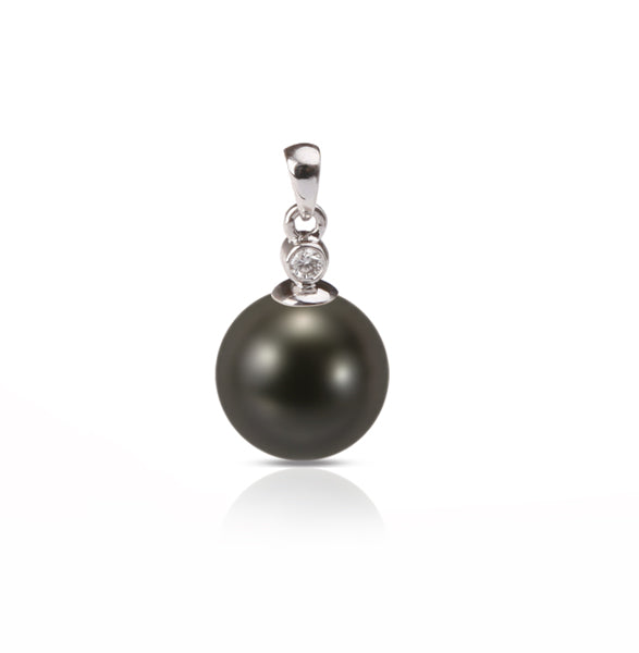 18ct Round Pearl Pendant with Diamonds, 11–11.5mm — P1706